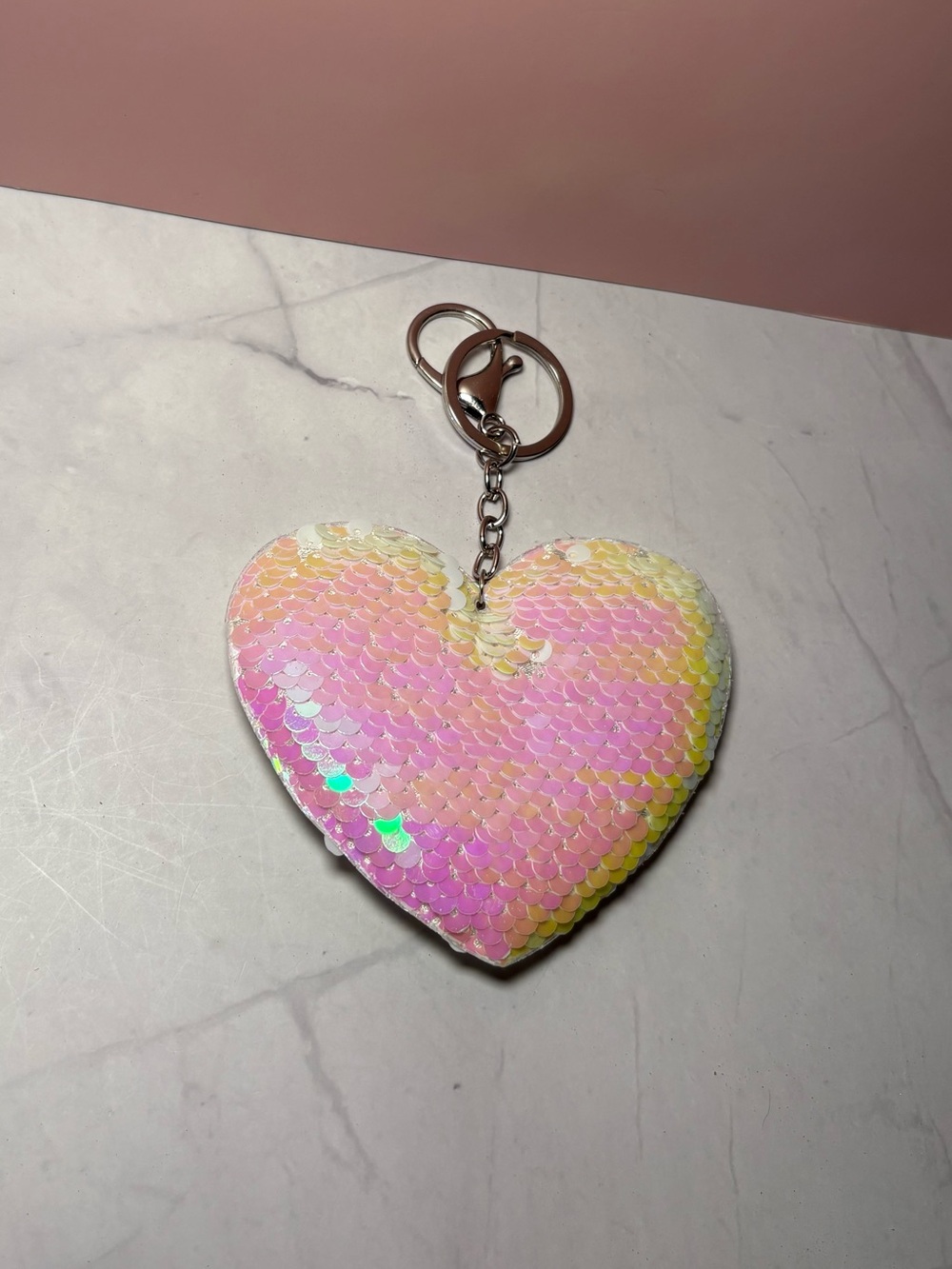🤍 Multi-Color Color Shifting Sequin Heart Shaped Bag Charm Keychain